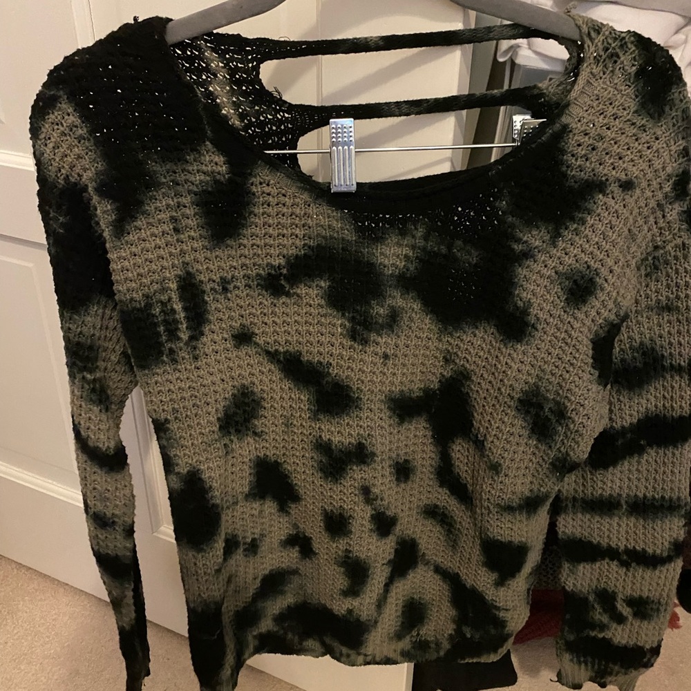 Waffle tie-dye sweater with intricate back